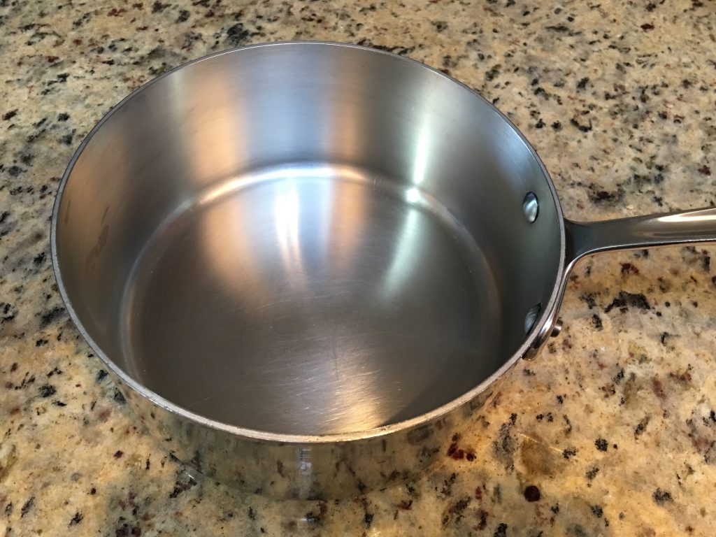 How to clean stainless steel pans with vinegar